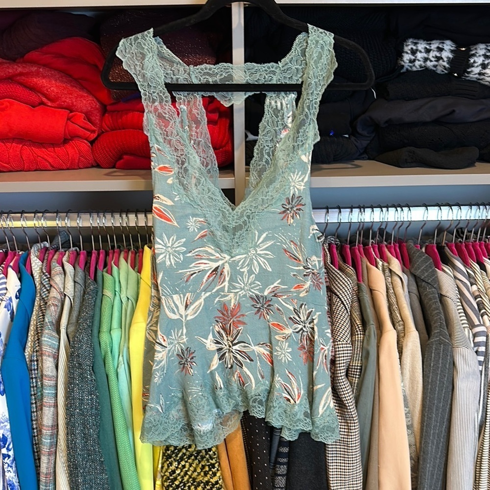 Intimately Free People sage blue floral print sleeveless lace detail top size XS